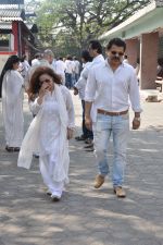 at sonu nigam_s mom_s funeral in Mumbai on 1st March 2013 (185).JPG